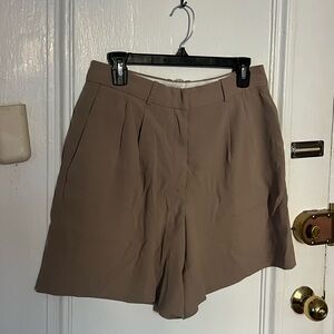 Aritzia Babaton Mid-thigh pleated short